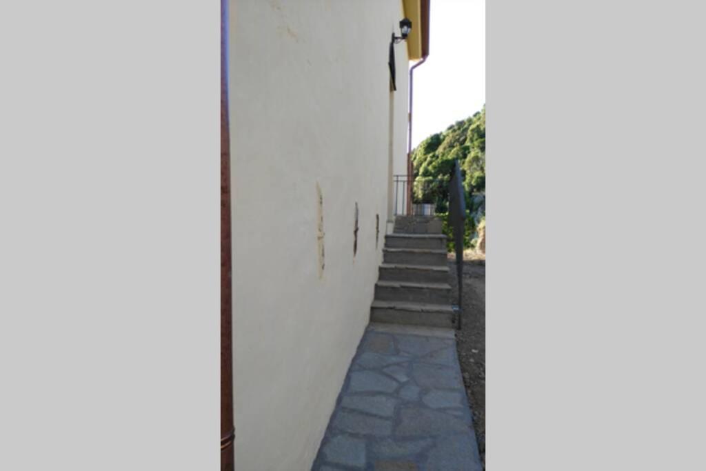 Ferienhaus Ferula Romantica Mansarda Tra Fiumi E Montagne Sardegna *